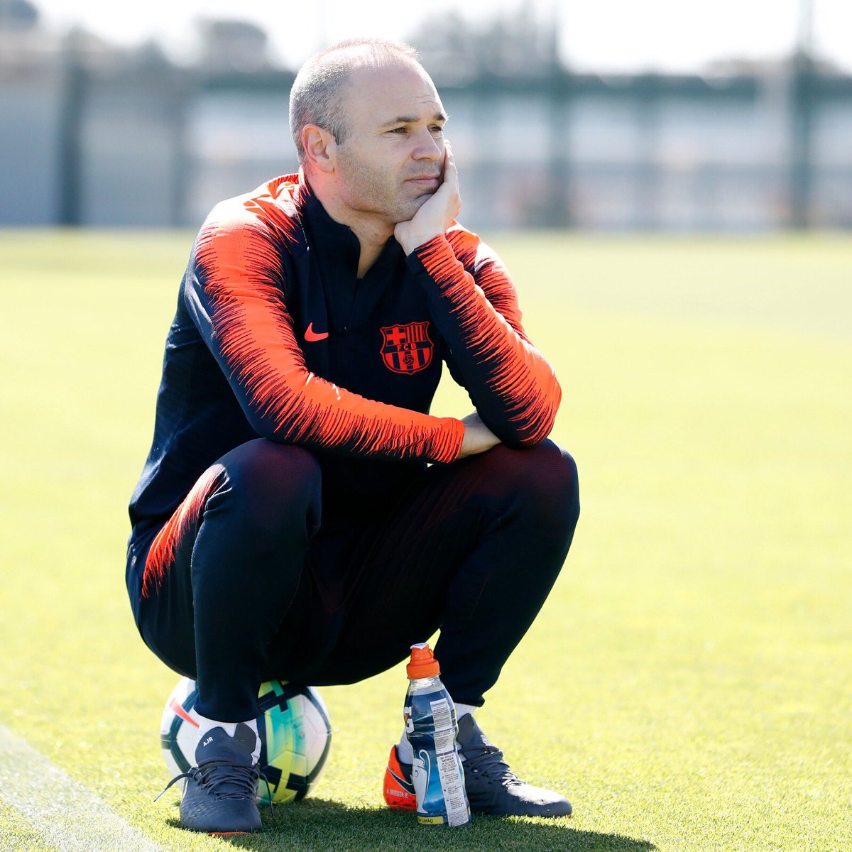 Espanhol: Barcelona volta aos treinos após eliminação e Iniesta pede união dos jogadores