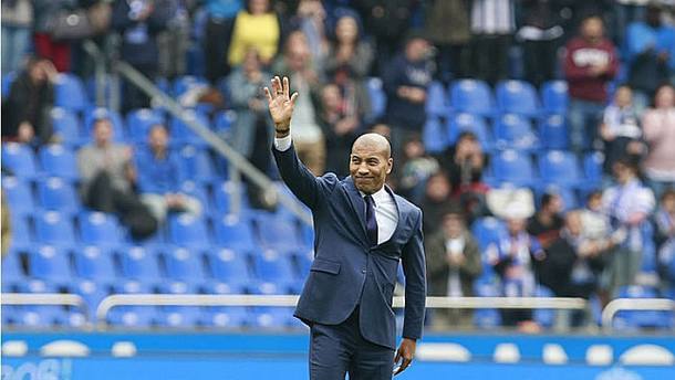 Campeão mundial em 1994, Mauro Silva tem nome colocado em rua de La Coruña