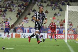 Ceará vence disputa com Grêmio e Atlético-MG e renova com artilheiro do Brasil