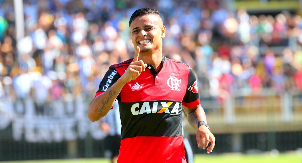 São Paulo negocia a contratação do meia Everton, do Flamengo