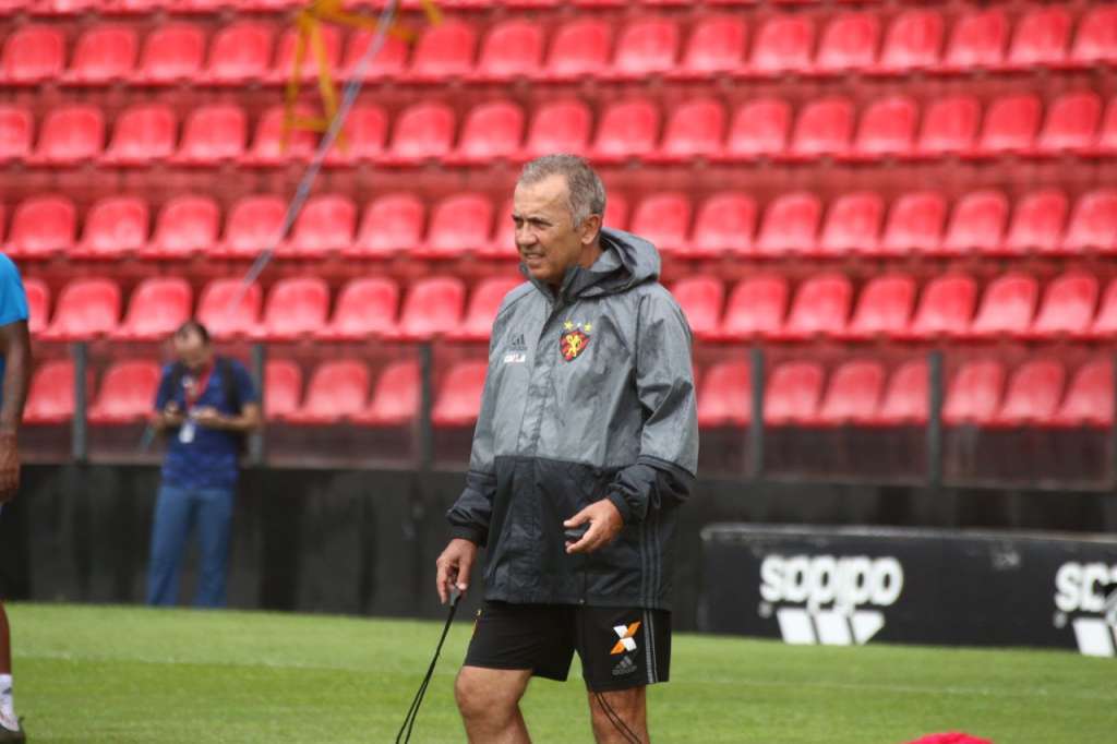 Nesinho Baptista fez mistério no time do Sport