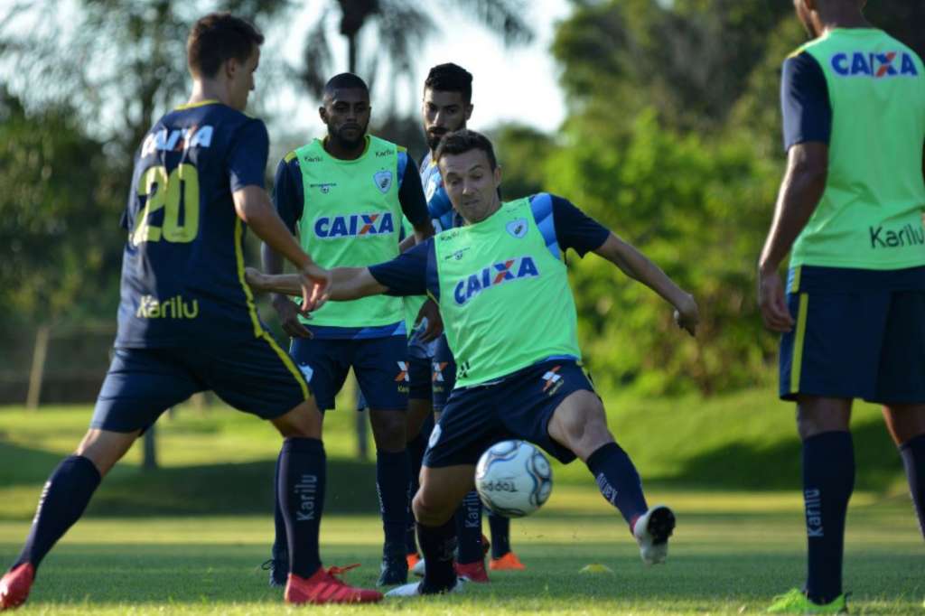 Principal contratação, Dagoberto vai ficar como opção no banco de reservas do Londrina (Foto: Gustavo Oliveira/Londrina)