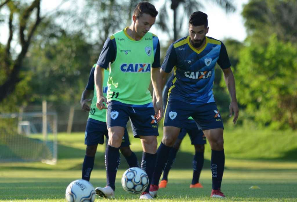 Com contratações de peso, como Dagoberto, Londrina promete brigar para subir nesta temporada (Foto: Gustavo Oliveira/Londrina)