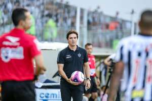 Adilson não se recupera de pancada e desfalca o Atlético-MG contra o Vasco