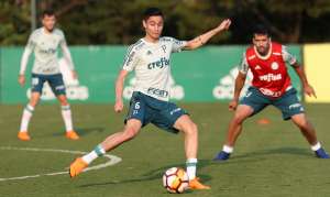 Após queda ofensiva, Roger comanda treino de finalizações no Palmeiras