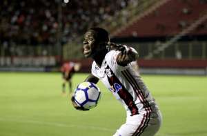 BRASILEIRÃO: Polêmica de arbitragem, Santos encerra tabu e Grêmio começa bem