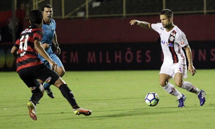 Interino elogia atuação do Flamengo e diz que expulsão definiu o rumo da partida