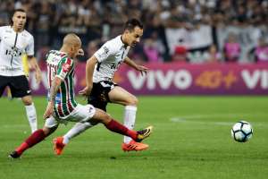 Corinthians deixa festa de lado e mira o Fluminense na estreia do Brasileirão