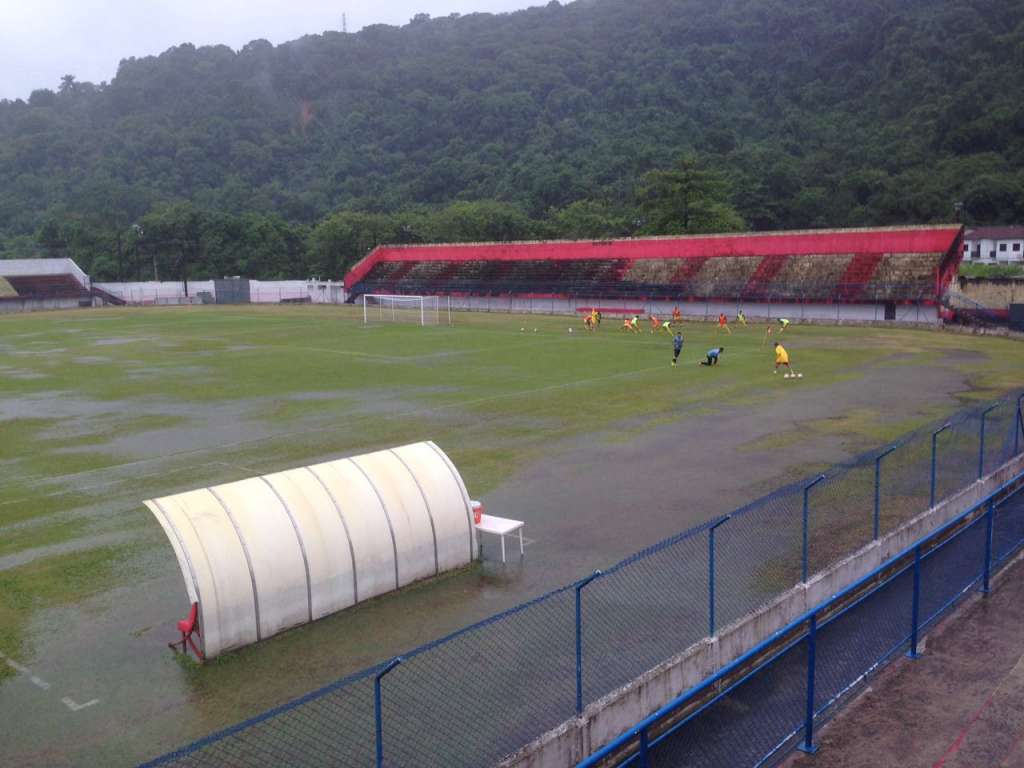 No Grupo 5, Jabaquara e Mauaense foram prejudicados pela condição do gramado, castigado pela chuva, e empataram sem gols. (FOTO: Victor de Andrade / O Curioso do Futebol)