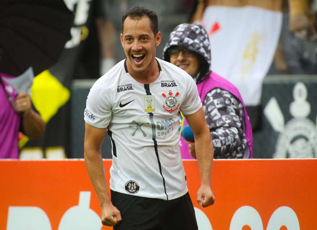 Artilheiro do Corinthians aprova apelido 'Reidriguinho', mas nega protagonismo