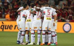 São Paulo e Palmeiras encaram Paraná e Botafogo para manter o 100%