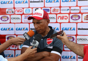 Série B: Hemerson Maria pede paciência à torcida e quer Vila Nova em seu ritmo