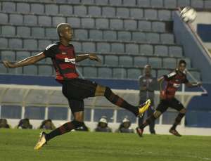 Série B: Atacante comemora estreia pelo Oeste e projeta: 'vamos brigar pelo título'