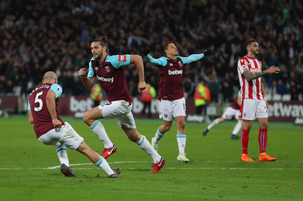 Após 3 gols anulados, West Ham arranca empate com o Stoke no Inglês