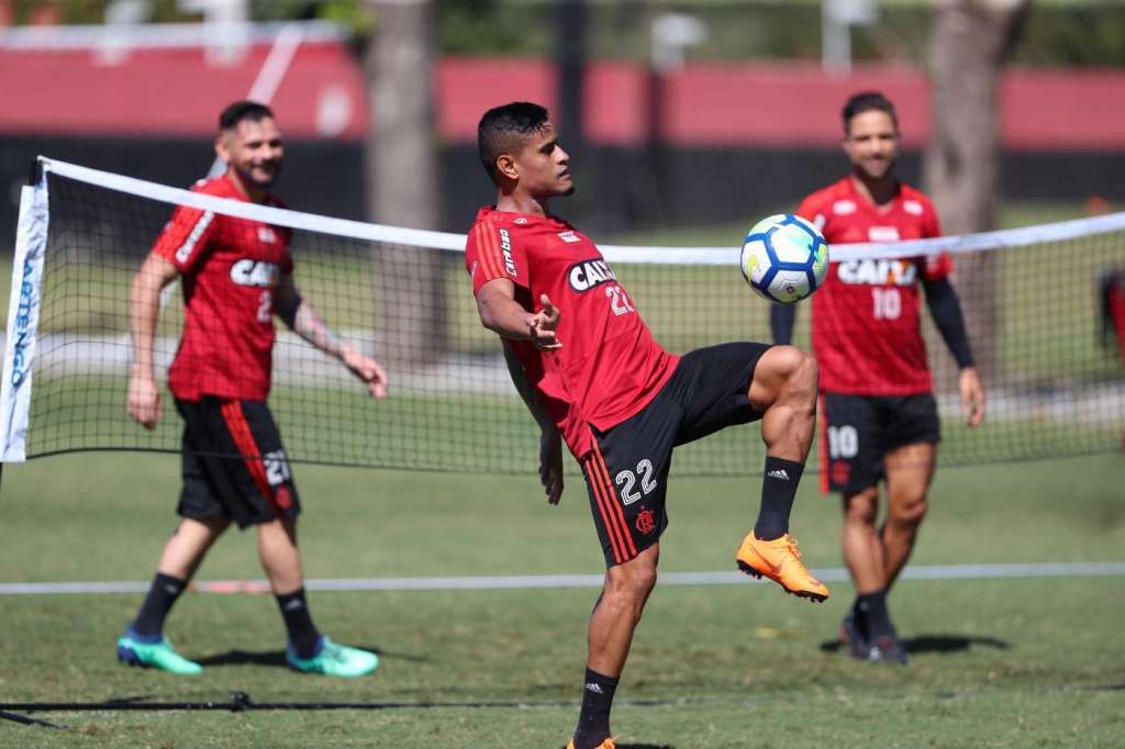 O atacante Everton é aguardado no Morumbi para realizar exames médicos e assinar contrato
