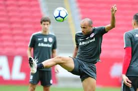 Corinthians confia em apostas e atacantes em baixa como reforços