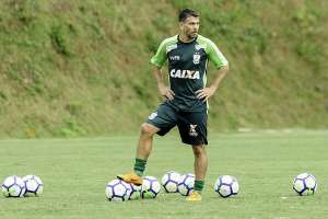 América-MG oficializa chegada de Leandro Donizete, ex-volante do Atlético-MG