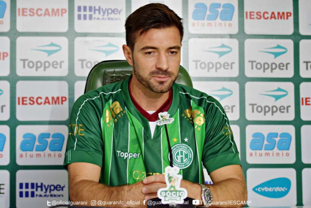 O zagueiro Fernando Lombardi ainda não sabe se vai continuar no Guarani para a sequência da temporada