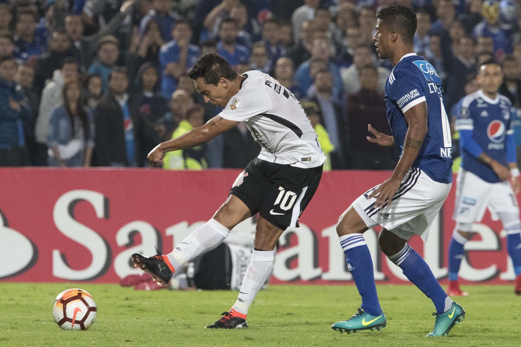 LIBERTADORES: Corinthians busca primeira vitória fora e Flamengo em casa