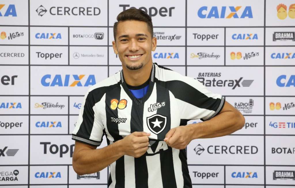 Com 'mais vontade', Jean celebra chegada ao Botafogo e minimiza tempo sem jogar