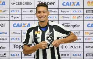 Com 'mais vontade', Jean celebra chegada ao Botafogo e minimiza tempo sem jogar
