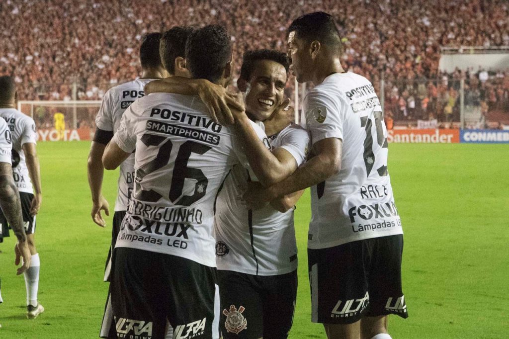 LIBERTADORES: Corinthians se isola na liderança e Flamengo tropeça de novo em casa