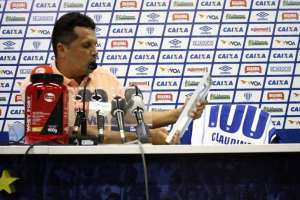 Após eliminação, Claudinei Oliveira deixa o cargo de técnico do Avaí