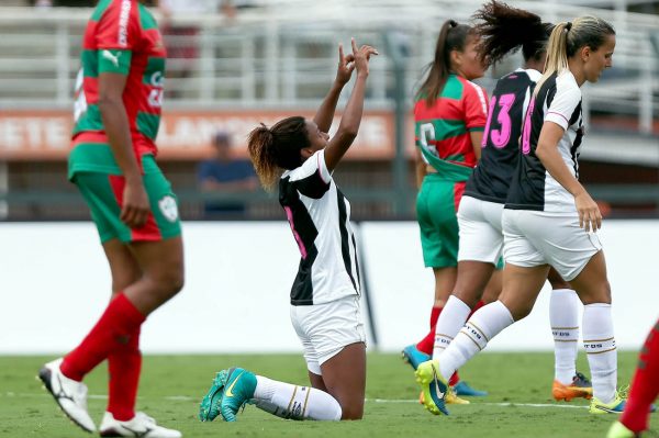 Atletas do futebol feminino no Brasil ainda jogam sem registro profissional