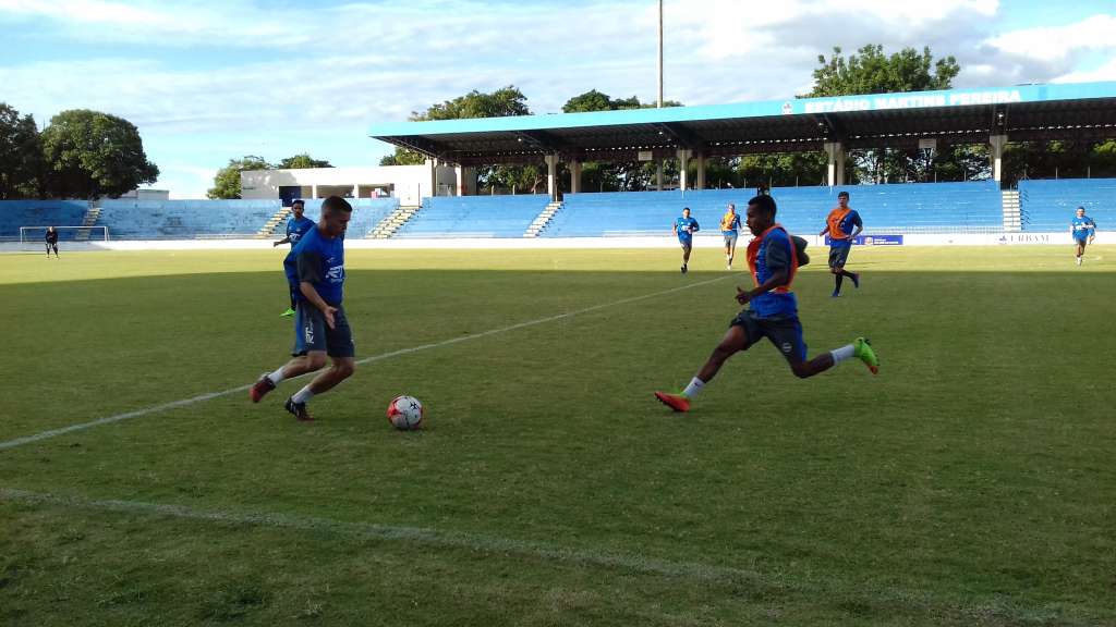 Jogadores do São José se preparam para manter a equipe com 100% de aproveitamento (Foto: Fábio Moraes)