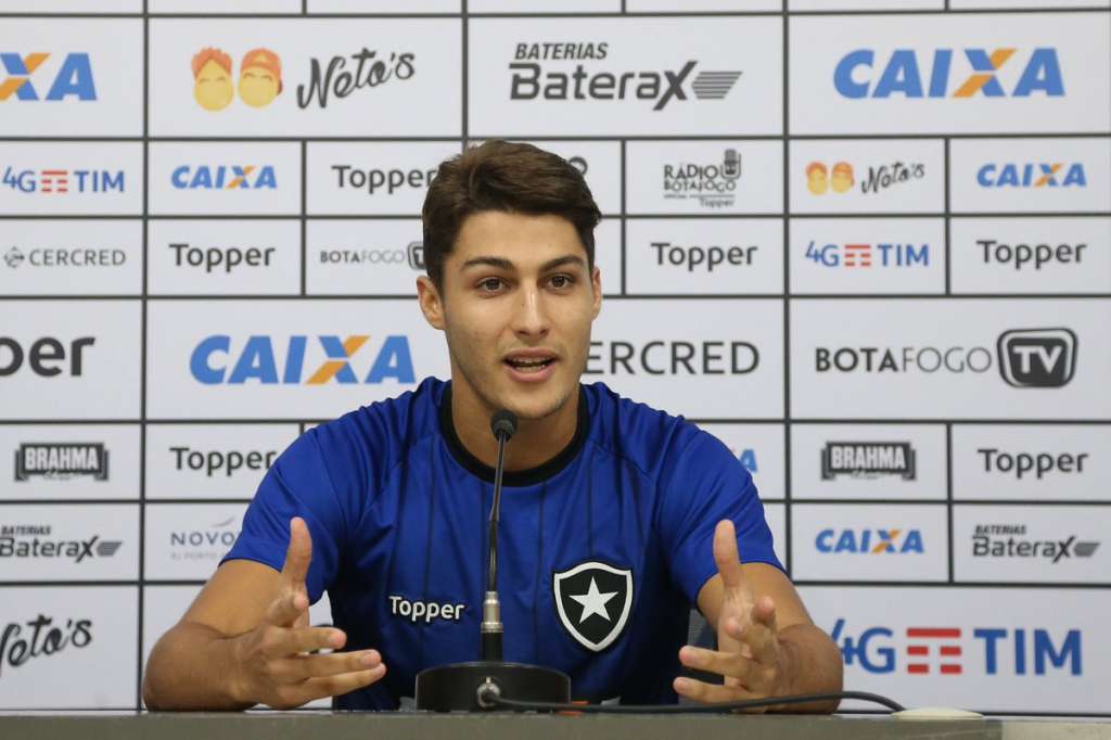 Marcinho vê Botafogo mais respeitado por rivais após título carioca