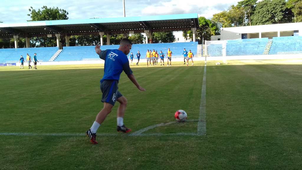 Ricardo Costa prepara São José para enfrentar o Amparo após 38 anos na Segundona (Foto: Fábio Moraes)