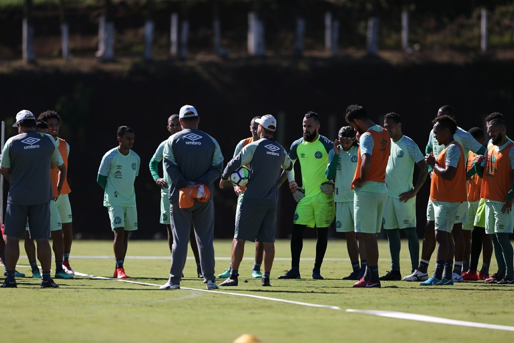 Sob ameaça de crise, Chapecoense precisa vencer o Vasco em Condá