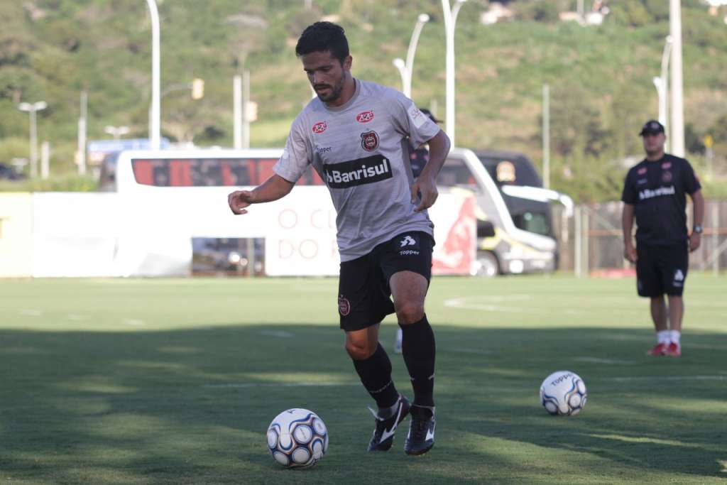 O meia Deyvid Sacconi será titular no Brasil de Pelotas neste sábado (Foto: Carlos Insaurriaga/GEB)