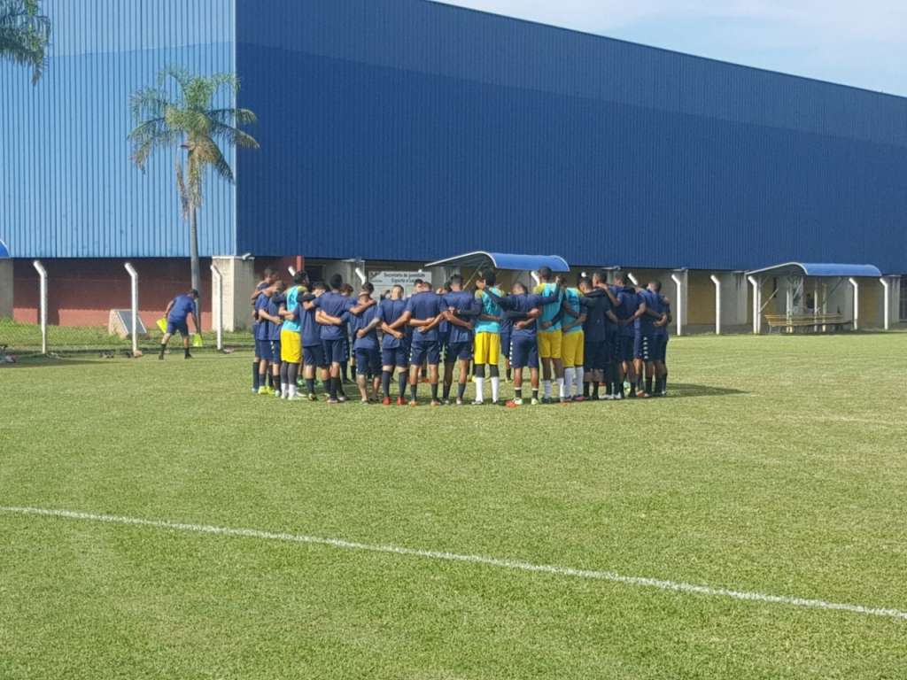 João Martins comandou o penúltimo treino da equipe visando a 3ª rodada do Campeonato Paulista (Foto: Edu Gomes/Jaguariúna FC)