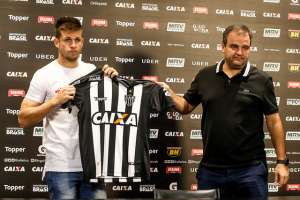 Matheus Galdezani é apresentado no Atlético-MG e promete raça para ser titular