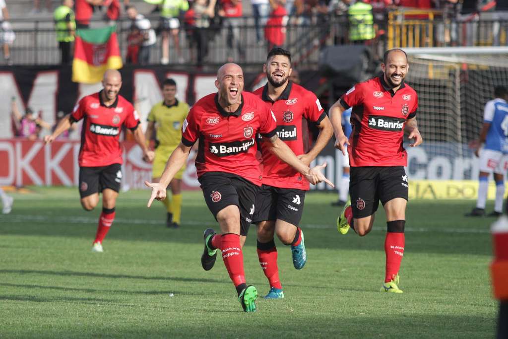 Brasil vai em busca da primeira vitória na Série B - Carlos Insaurriag