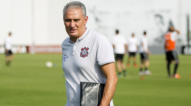 Em situação financeira delicada, Corinthians ainda deve até para o técnico Tite