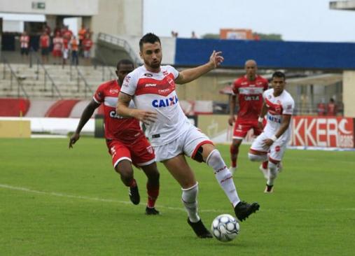 Elias foi autor de um belo gol na tarde deste sábado