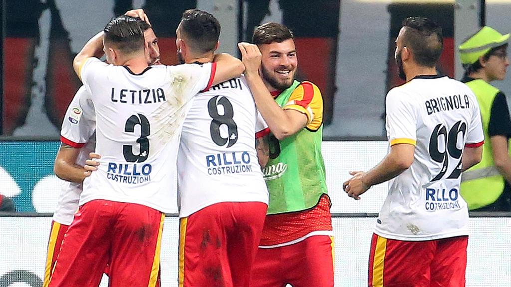 ITALIANO: Milan perde para lanterna Benevento e amarga 6º tropeço seguido