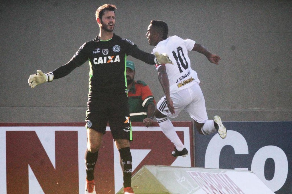 Jorge Henrique comemora gol do Figueirense: Lambança da defesa do Goiás - Foto: Reprodução Twitter