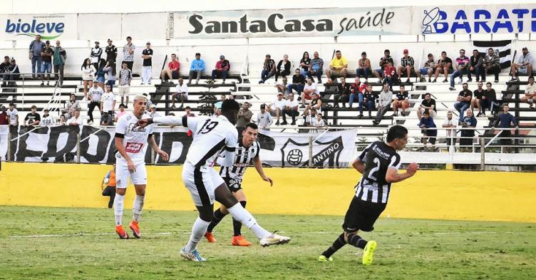 Gustavo 25 bateu de esquerda e marcou gol do Braga já nos acréscimos contra o Tupi
