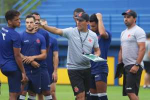 Vasco esquece tropeço na Libertadores e enfrenta a Chapecoense no Brasileirão