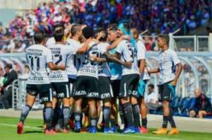 Paraná 0 x 4 Corinthians - Festa paranista, baile corintiano