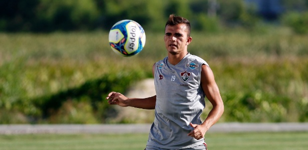 Ainda sem vencer, Vitória negocia com atacante que não marca desde 2016