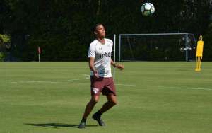 Sem oportunidades no São Paulo, zagueiro é repassado pelo Valencia-ESP ao Vitória