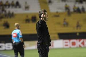 Série B: Argel Fucks aceita vaias da torcida após nova derrota do Criciúma