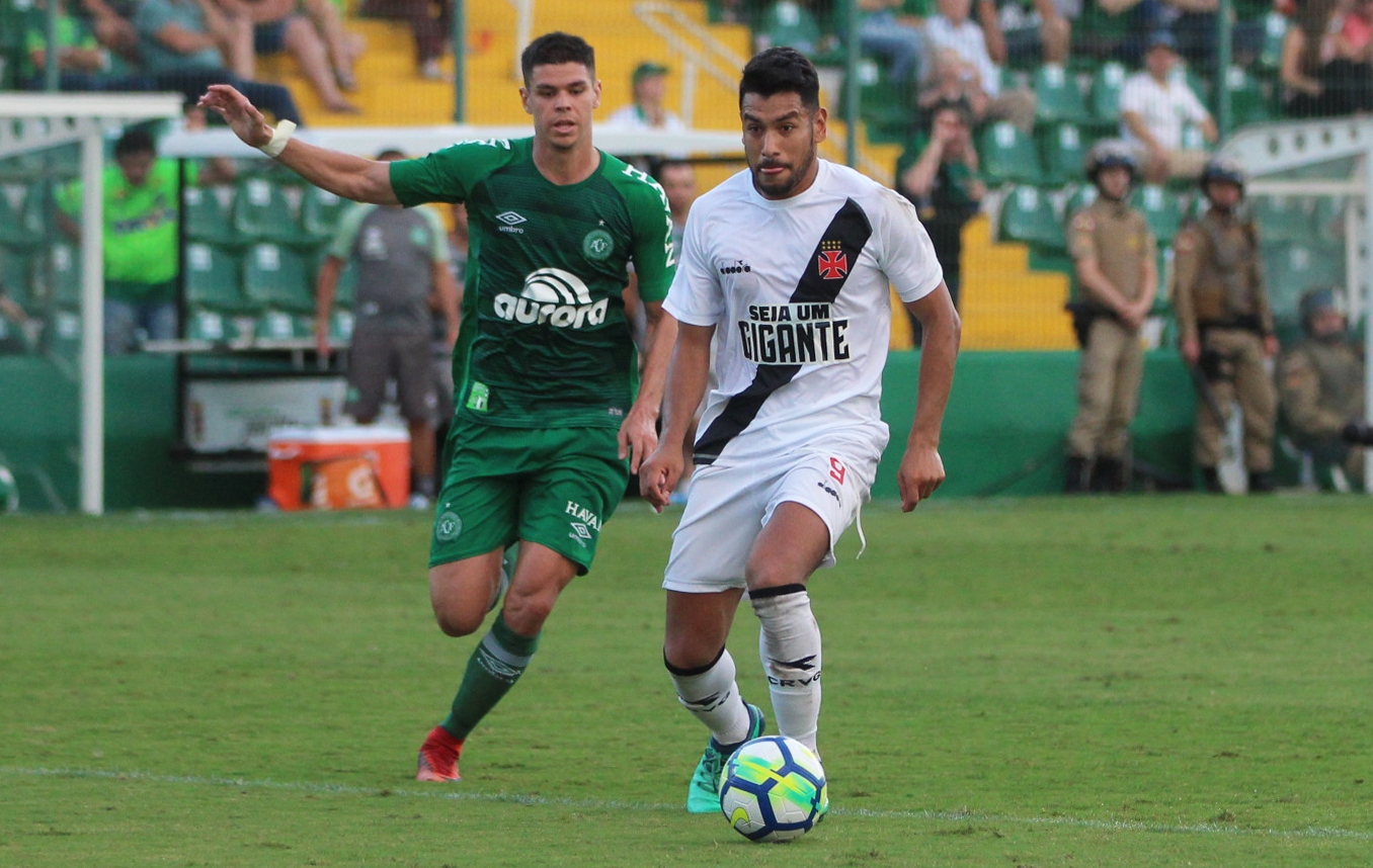 Em alta no Vasco, Ríos pede ajuda da torcida por recuperação na Libertadores