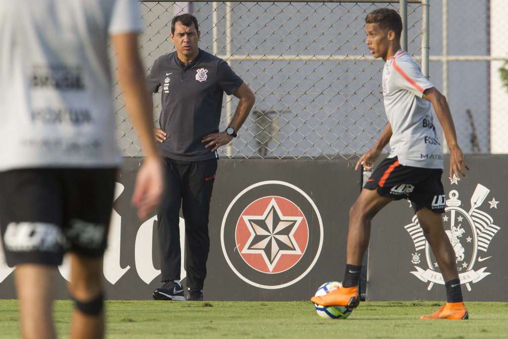 Corinthians aposta no rodízio para superar maratona até a Copa do Mundo
