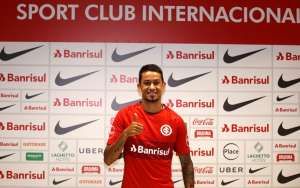 Após sucesso na Ponte, Lucca celebra reencontro com Pottker no Inter