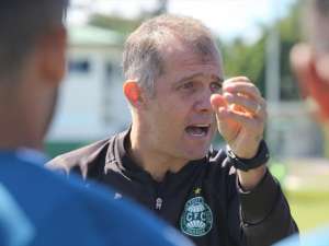 Série B: Eduardo Baptista estuda mudanças para sua estreia no Coritiba